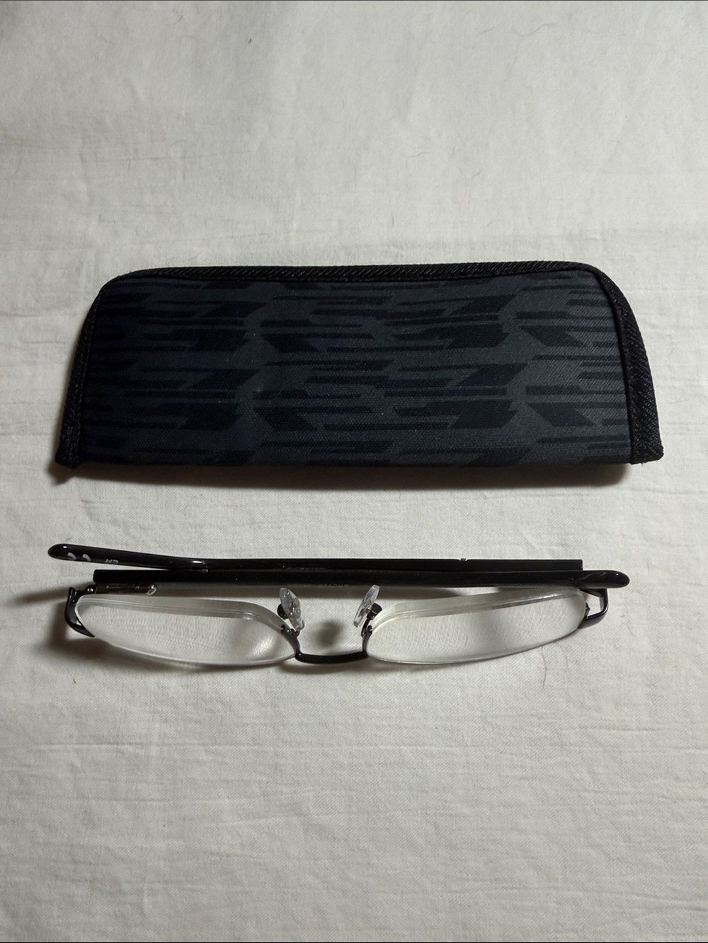 Black Men's Eyeglasses 2.50 in Case with Patterned Exterior